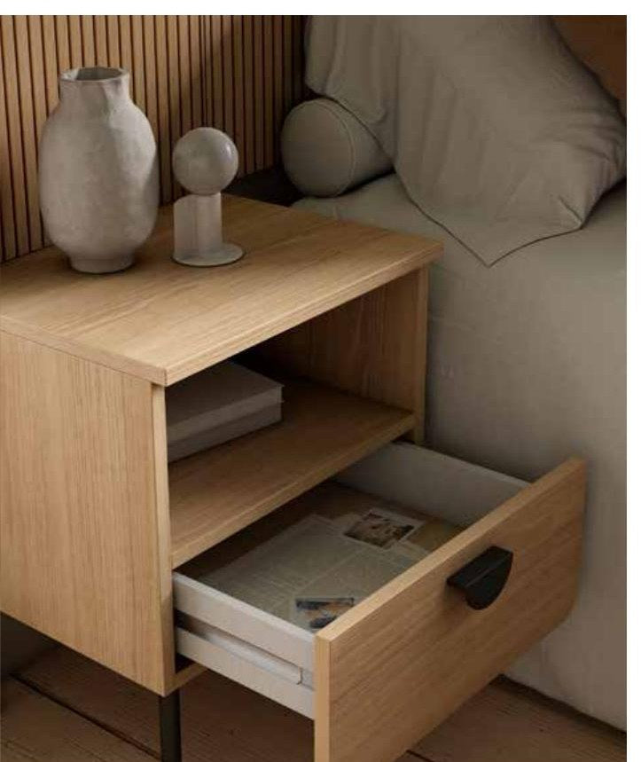 Mesita de noche Kyoto con cajón y patas de metal