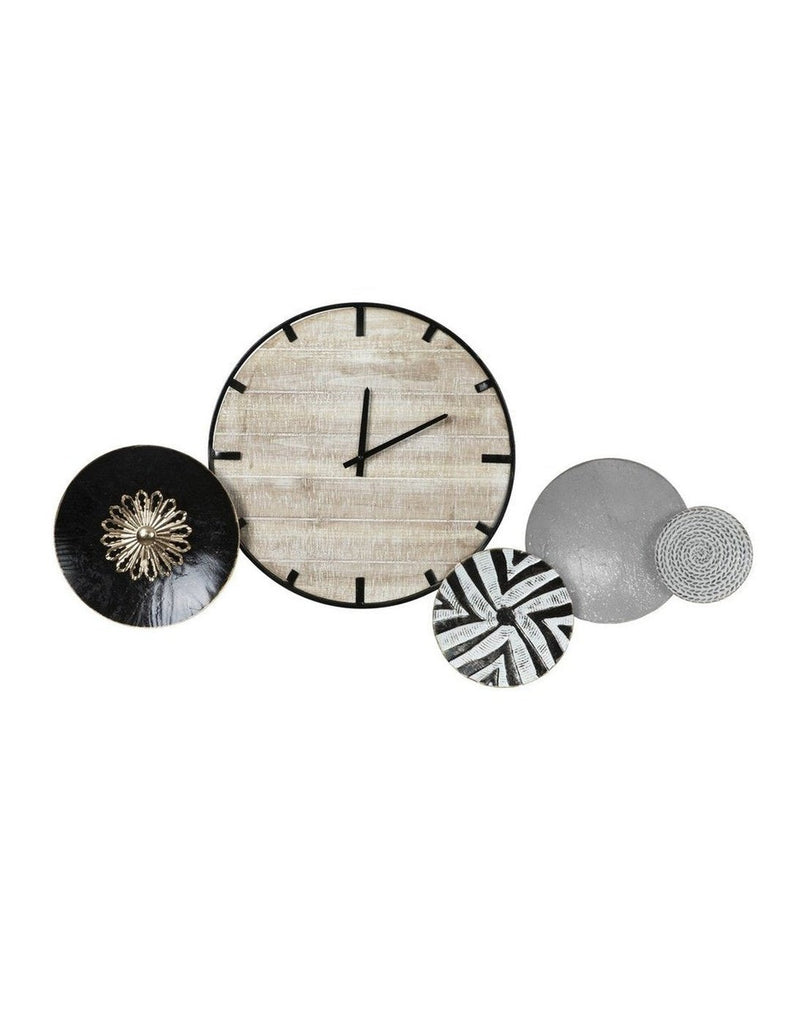 Decoración metal con reloj en madera decapada blanca